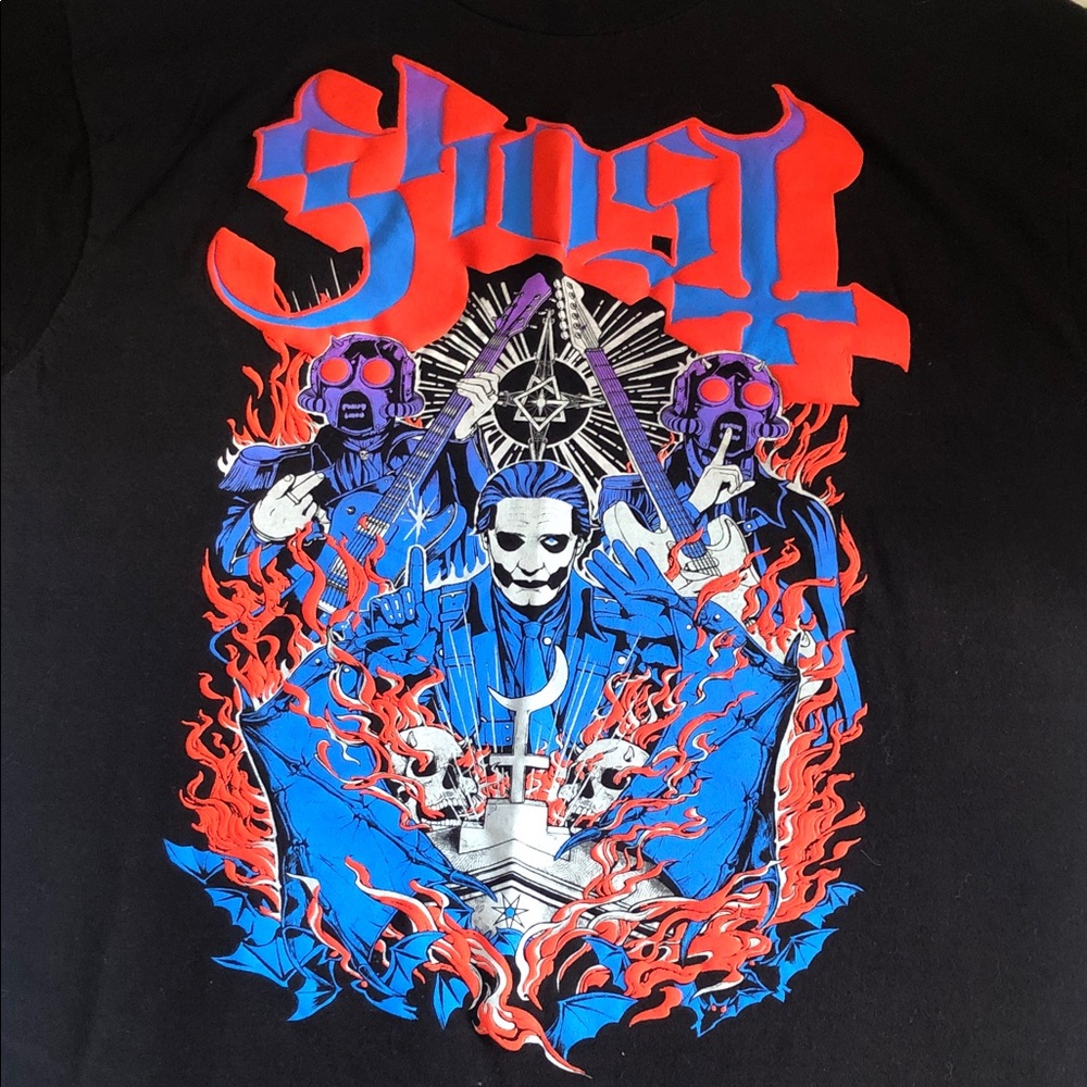 Unisex - Ghost Black Tee with Red and Blue Graphic - Like New